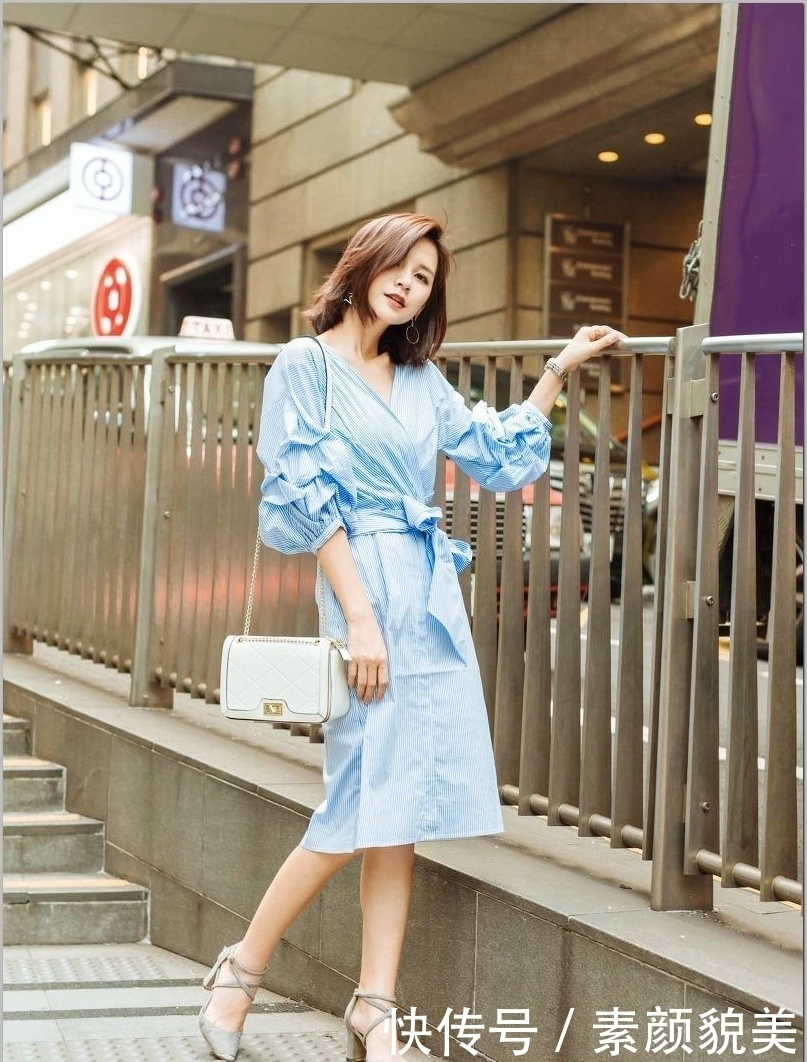 小姐姐|街拍:搭配显腿长的小姐姐,不费力的穿出了好身材