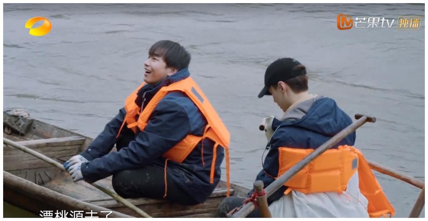 到底是黄磊心太大还是何炅大惊小怪?张艺兴和彭彭的做法一目了然