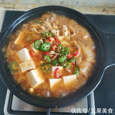 #暖冬酱在手,嗨吃部队锅#泡菜豆腐汤