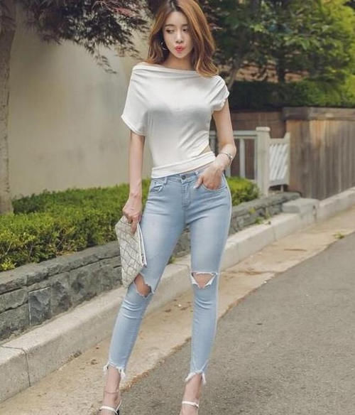 显瘦|女神穿搭:小姐姐爱穿紧身牛仔裤,散发迷人气质!
