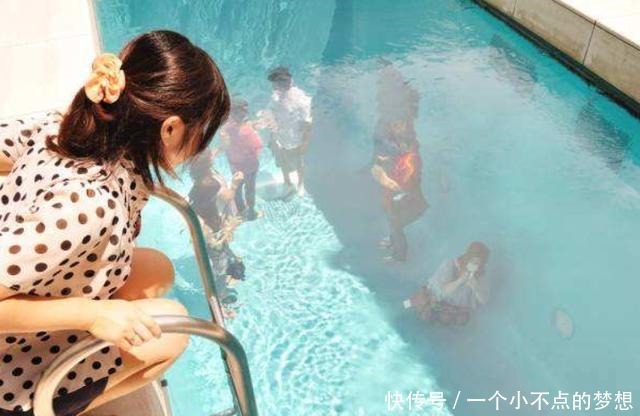 世界上“最神奇”的游泳池，游客可以在水底走动，衣服还不会湿