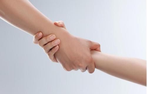 血糖过高|血糖过高，手脚告知？医生：若手脚出现3种异样，占一个值得注意