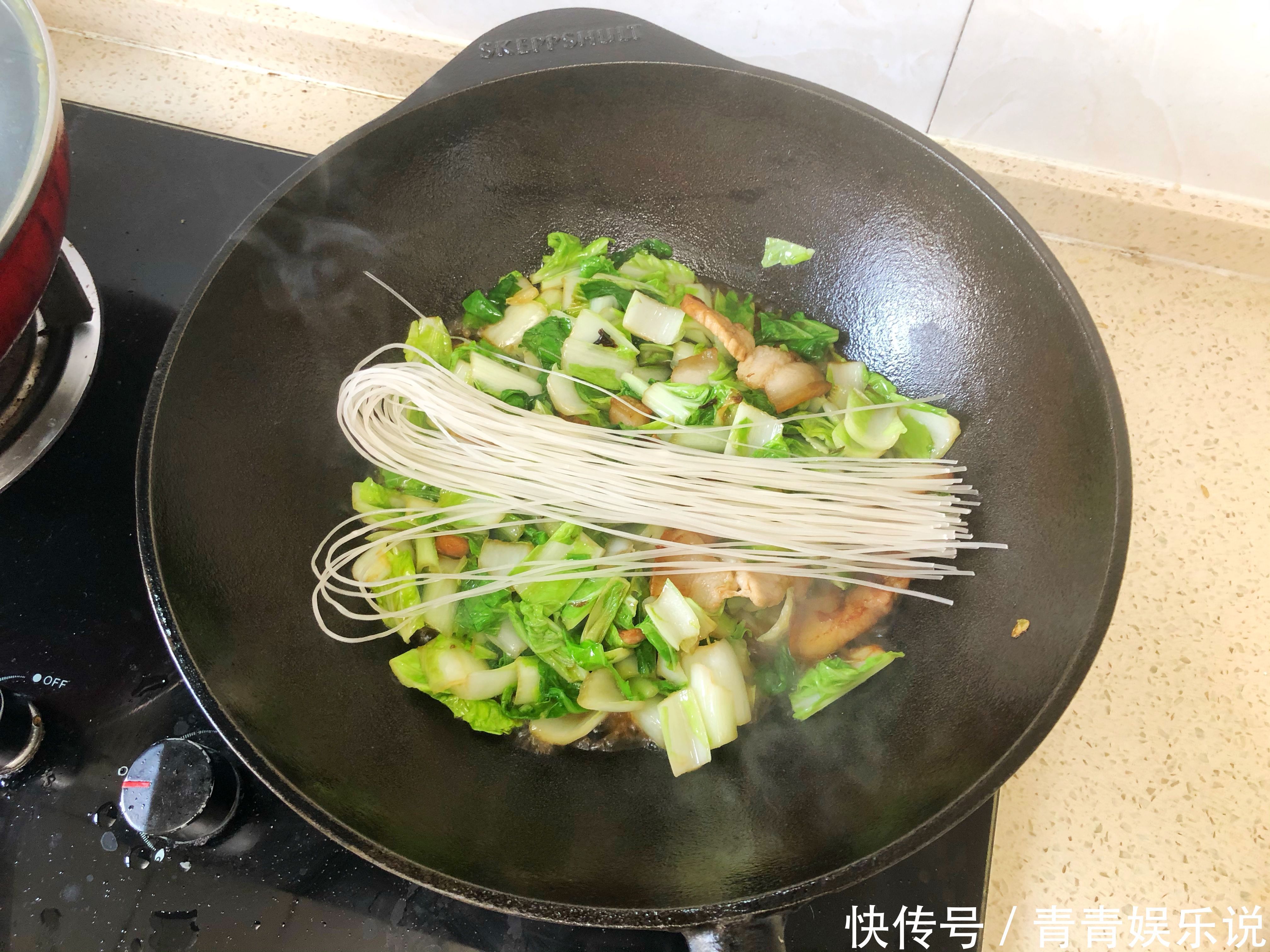 大白菜最经典的吃法,20分钟炖1锅,1人1碗,吃着太过瘾了!