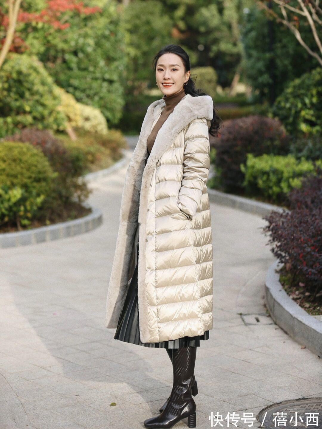 立领处 见过世面的女人,都喜欢“羽绒服”的搭配,这才是真正的优雅