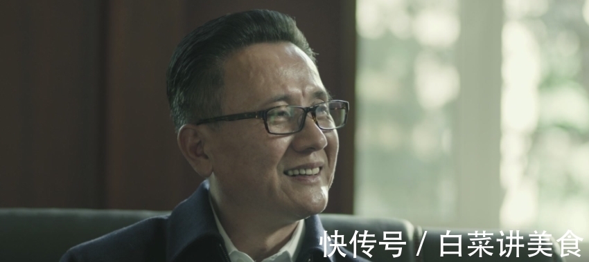 收视率破2！34岁陈晓“换脸式”演技被央视点赞，这男人有多狠？