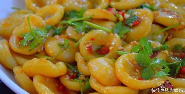 我家土豆从不炖着吃,加1盘面粉,不炖不油炸,比红烧肉还香