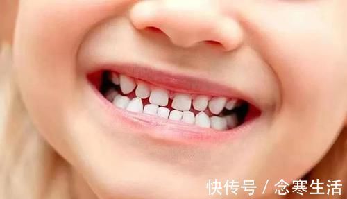 爷爷奶奶|8岁孩子门牙迟迟不出,爷爷奶奶平时的这一行为,是主要原因