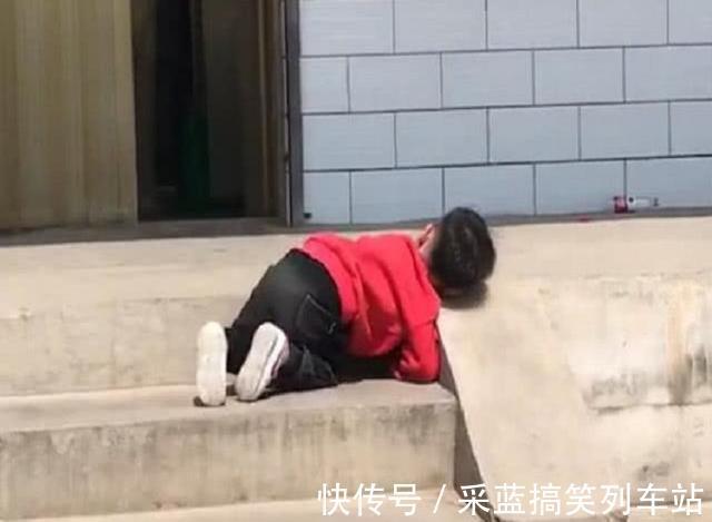 摩擦|抖音“接地气宝宝”火了,在地上摩擦:我妈已经3天没打我了