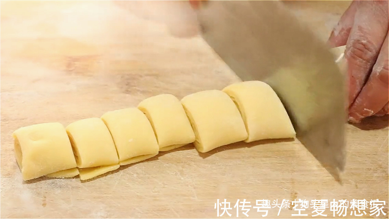 鸡蛋|面粉加鸡蛋的美味做法,外皮酥脆,层次丰富,看着都流口水