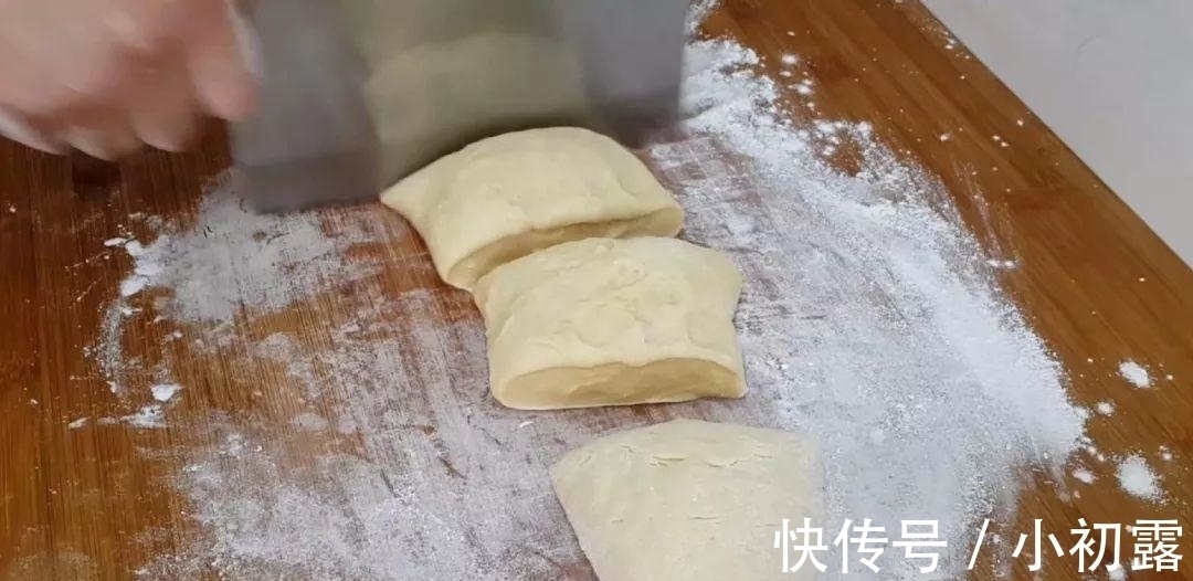 面包|面粉这样做才好吃, 不用烤箱, 不用黄油, 也能做出拉丝面包, 超香