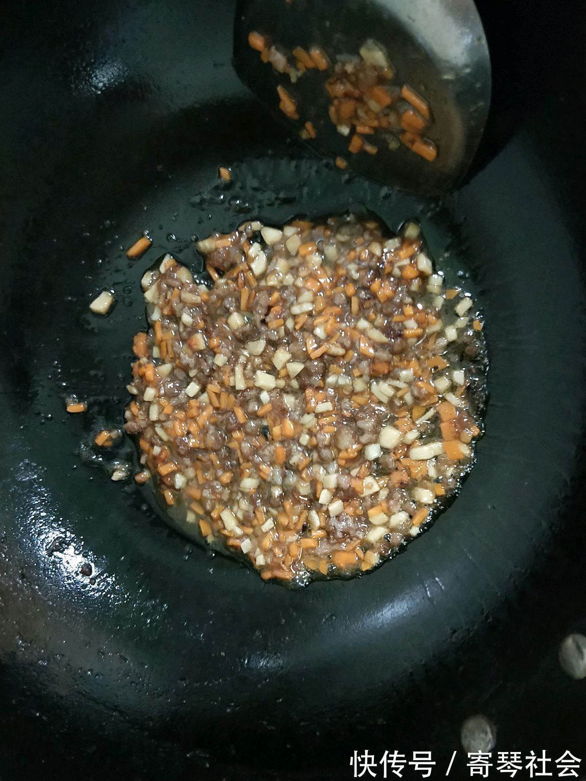 杏鲍菇|鲜香四溢肉酱拌面,健康营养,美味可口