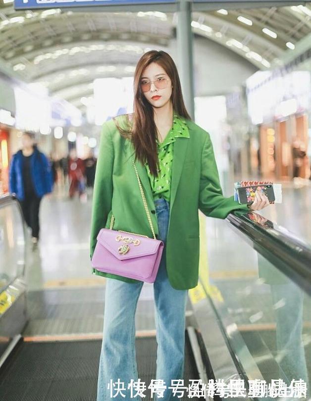 颜色|3种颜色穿出5种魅力不需要花哨就很吸睛的搭配,特适合白皙女生