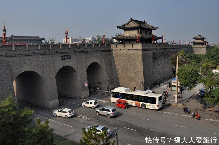 全国保存最完整的古城墙，是老陕们最大的骄傲，门票贵不贵游客都要上