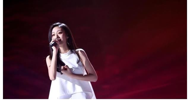 旺羅布|伍珂玥吊打才旺羅布不是因為唱功好，而是評審團有“關系”