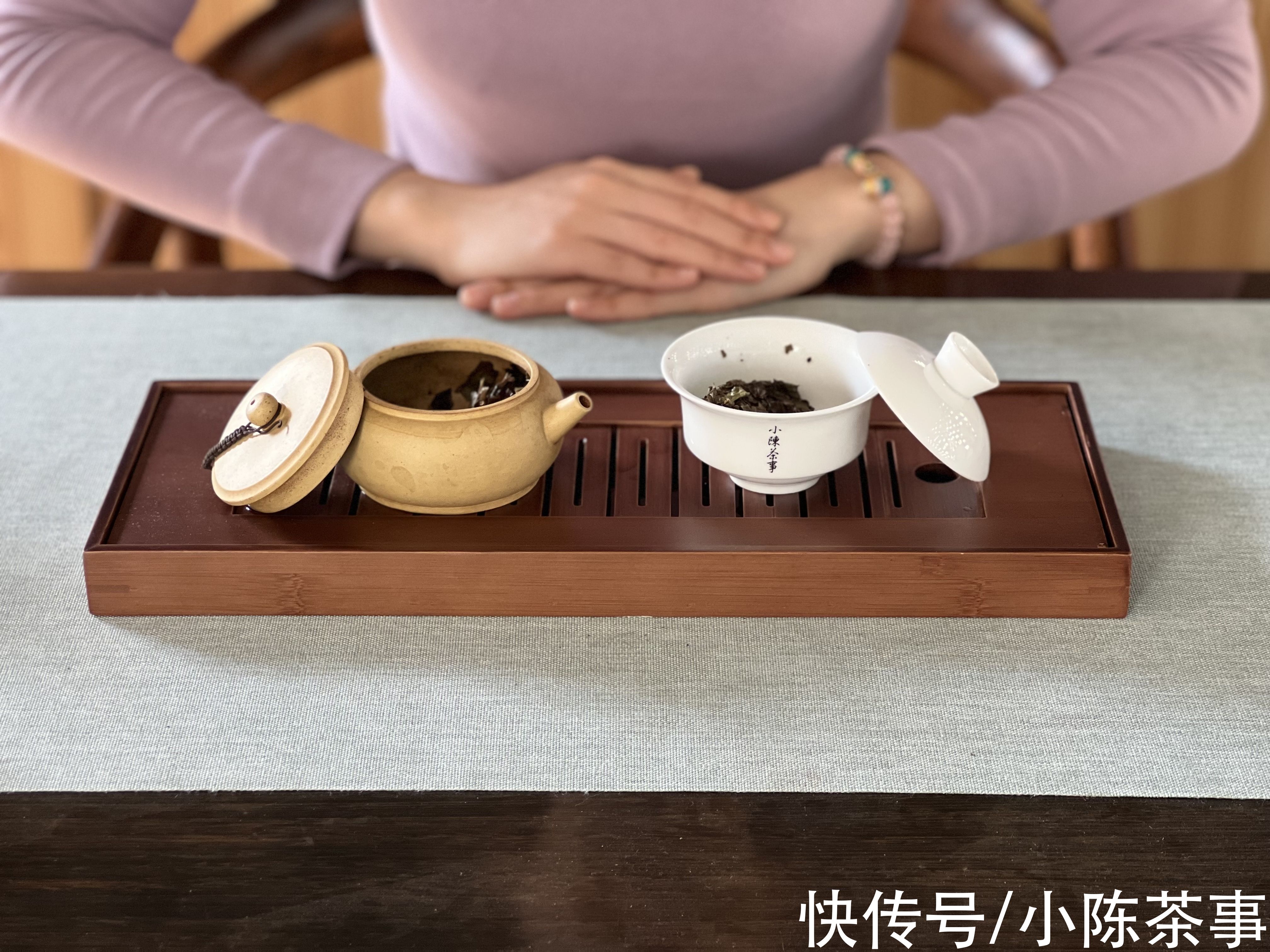 茶汤|白茶适合用什么茶具冲泡？盖碗、玻璃杯，还是紫砂壶？