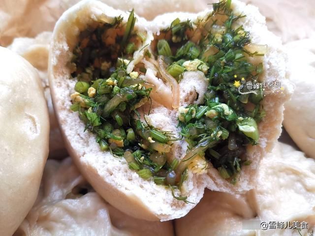 发酵|夏天这菜蒸包子清香好吃健脾胃，韭菜芹菜靠边站，暄软馅大吃不够