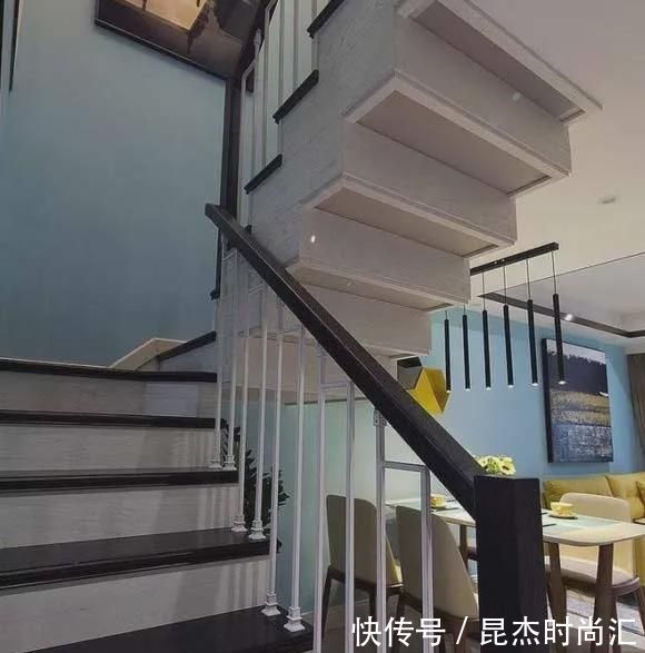 齐家云云|有创意的转角楼梯装修设计,能提升装修档次!复式空间学起来