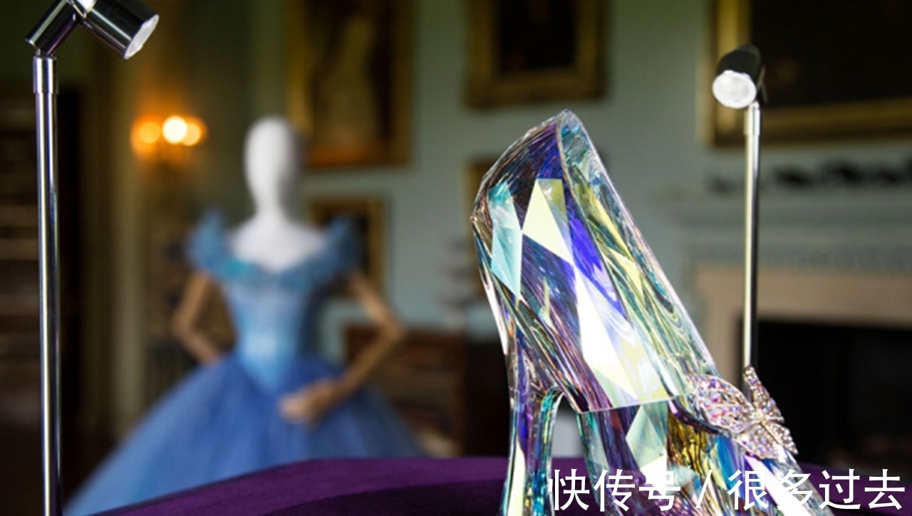 水晶鞋 日本设计师耗时8年,用嘴“吹”出一双水晶鞋,再多钱都不卖!