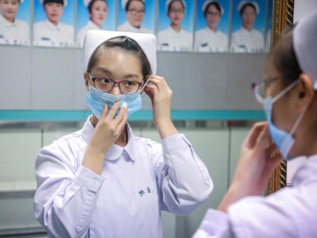 隐私|面对男患者“隐私部位”时，女护士会如何处理看完还有点害羞