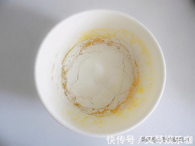 纸杯|这蛋糕方子我用了5年了,低油低糖,口感细腻热量低,好吃无压力