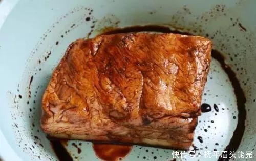 大厨|扣肉别再用油炸了，教你一种新做法，肉烂味香，连大厨都夸赞我