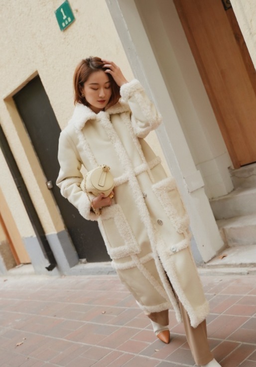 博主|微胖的秋冬穿搭指南,羊羔毛大衣+长裤或连衣裙,保暖舒适又洋气
