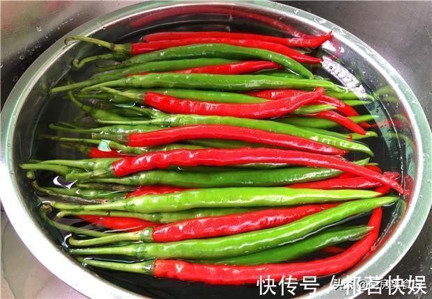 白酒|我家用了30年腌辣椒方法,一天就能吃,放一年不怕坏,爽脆入味