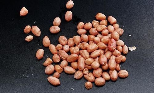 花生|每天吃一把花生,能不能降血压?医生告诉你,花生是升压还是降压