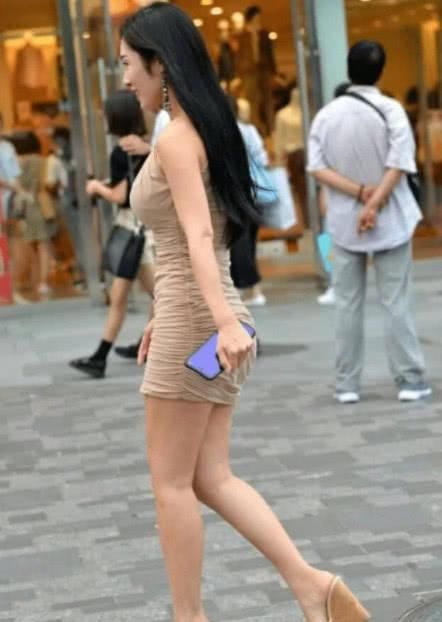 街拍美女：背影女神来袭，快点搬好小板凳