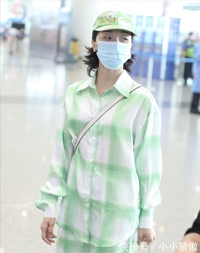 版型 运动款、牛仔款套装应有尽有,穿搭很有一套,魅力十足!