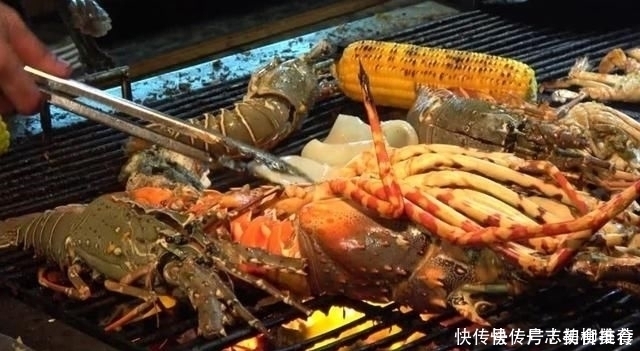 大胃王去越南吃海鲜,烤了30只鱿鱼60只龙虾,结账时却不敢相信