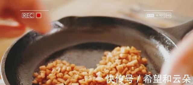 今天的早餐吃太撑了,米饭这样做,颜值高又美味,最后没管住嘴!