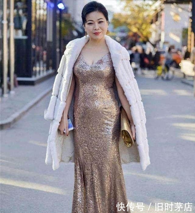 开叉裙|时尚辣妈穿开叉裙出街,女人味十足!