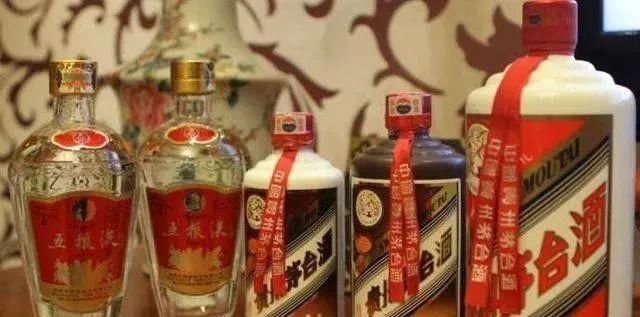 茅台|男人工资三千别喝贵酒!这些白酒口感纯正,不输给茅台