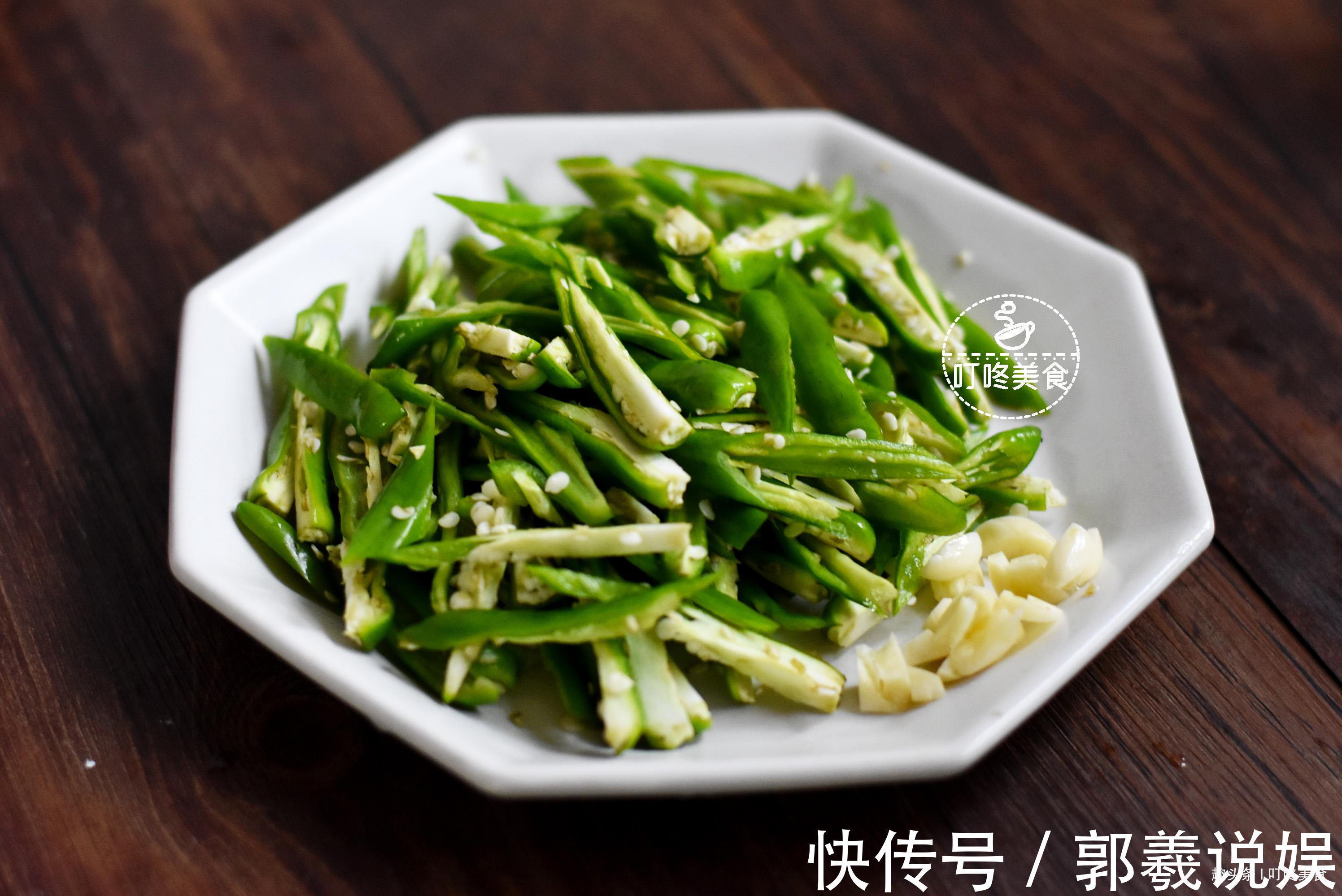 做青椒肉丝,先炒肉就错了!学会这个小窍门,肉丝香嫩青椒更入味