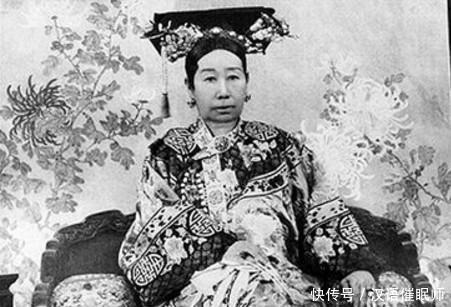 戏子|慈禧年轻守寡时,曾深夜召一位戏子入宫,第二天戏子便暴毙身亡!