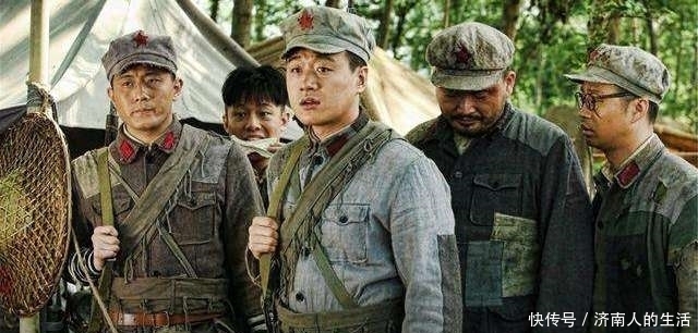 大将|他曾是红军师长,创造以石投卵战术,有机会被授大将却没被授衔