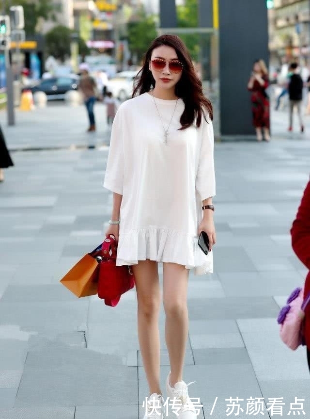  时尚|街拍：时尚出街的小姐姐，美丽性感,性感个性鹤立人群！