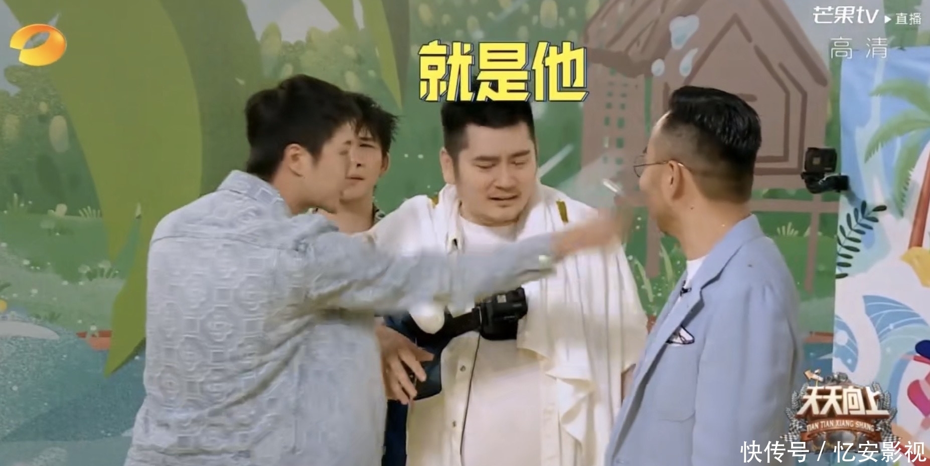 天天向上|汪涵:王一博最开始叫我涵爸,私下里一博经常跟导演们追着玩