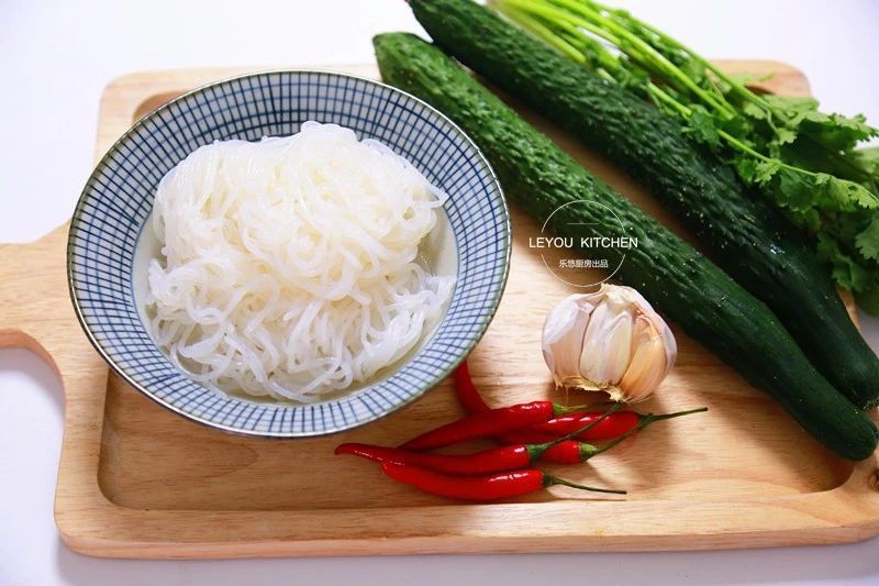 魔芋丝|凉拌黄瓜魔芋丝,吃的饱热量很低,年前减肥常吃,腰围越来越细