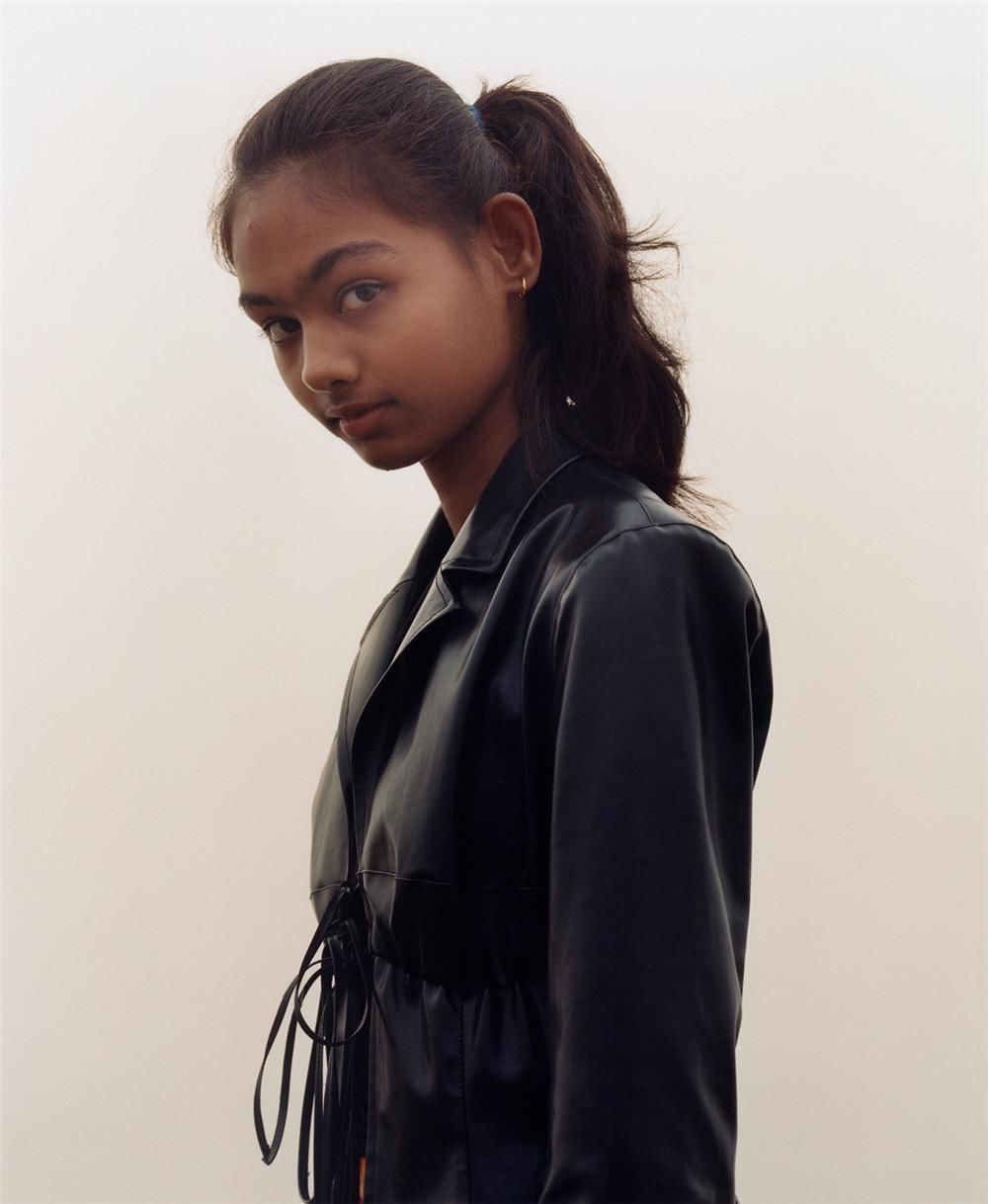 现在你也可以拥有这件现代时尚伟大旅程中的纪念品