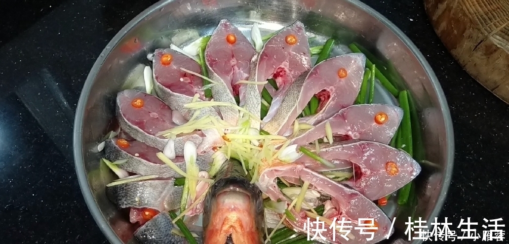 漂亮|爱吃鱼的收藏喽，学会鱼肉一个特色做法，简单美味，出锅太漂亮了