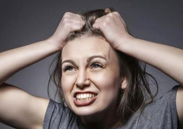 不适感|女性45岁后,睡前吃3种维生素,稳定雌激素,安度更年期更长寿