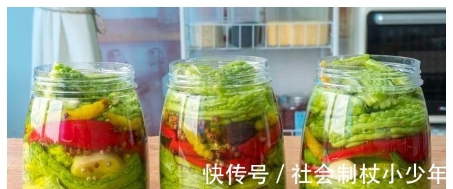 胡椒|苦瓜别再炒鸡蛋了，教你秘制新做法，一次做5斤，放一年都不会坏