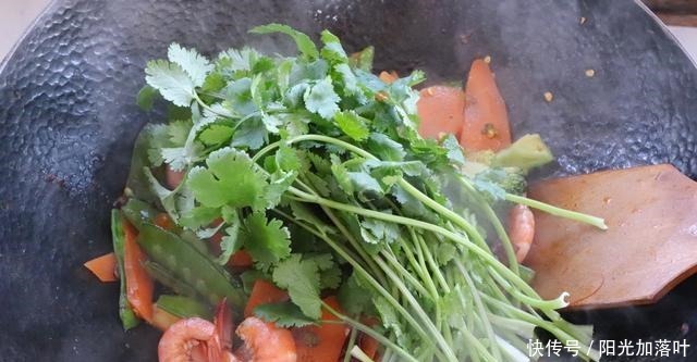 麻辣香锅，有荤有素简单一锅出，营养全味道好，只有1点要注意