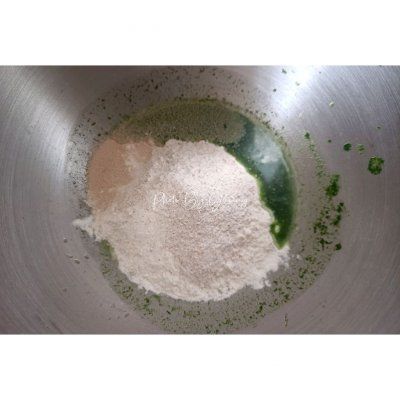 配着这盘菠菜小餐包，米饭可以吃三大碗