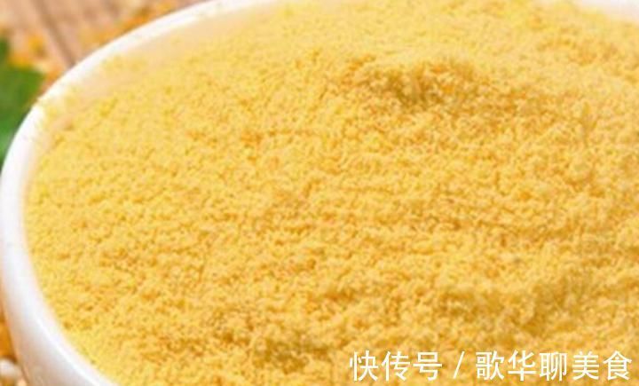 教你玉米面新吃法,蒸一蒸咸香劲道,比包子好吃,比馒头简单