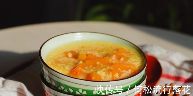 小米|老人多喝粗粮粥养胃促消化，试试多见的南瓜小米粥，便宜又好做！