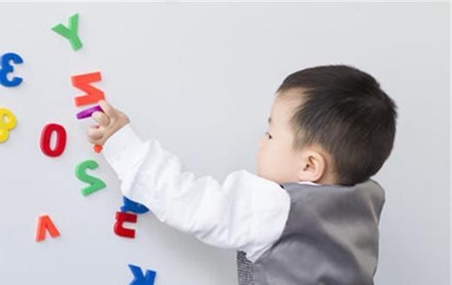 身体|宝宝多大会走孩子一岁前身体各项发育标准表，看看你家娃达标没