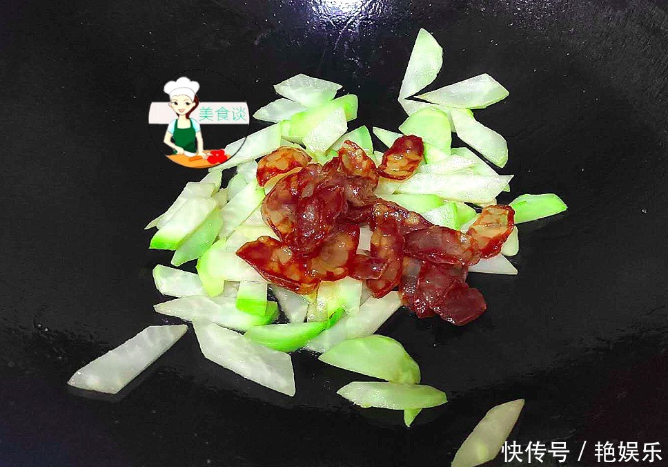 腊肠别总炒蒜苗了，搭配此菜一起炒，鲜香又爽口，大人孩子都爱吃